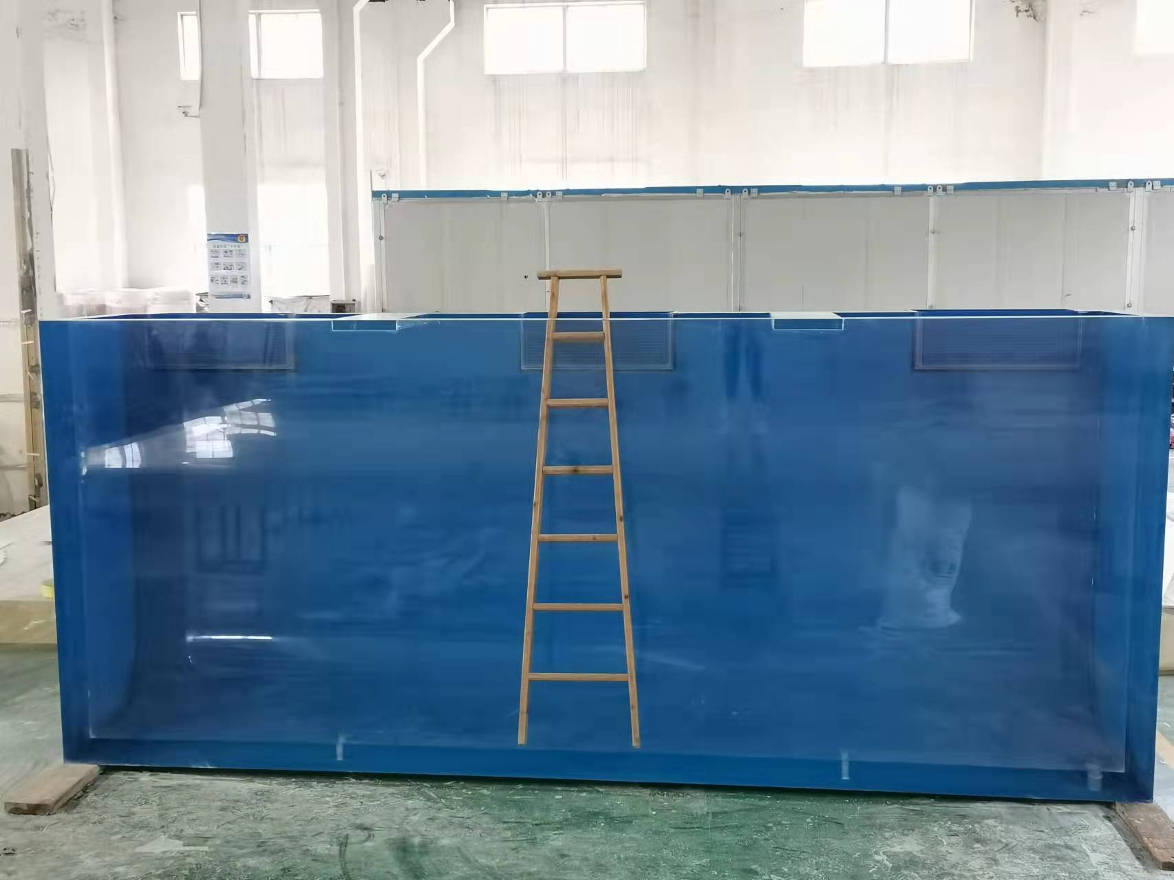 Пластиковые цилиндры и акриловые цилиндры