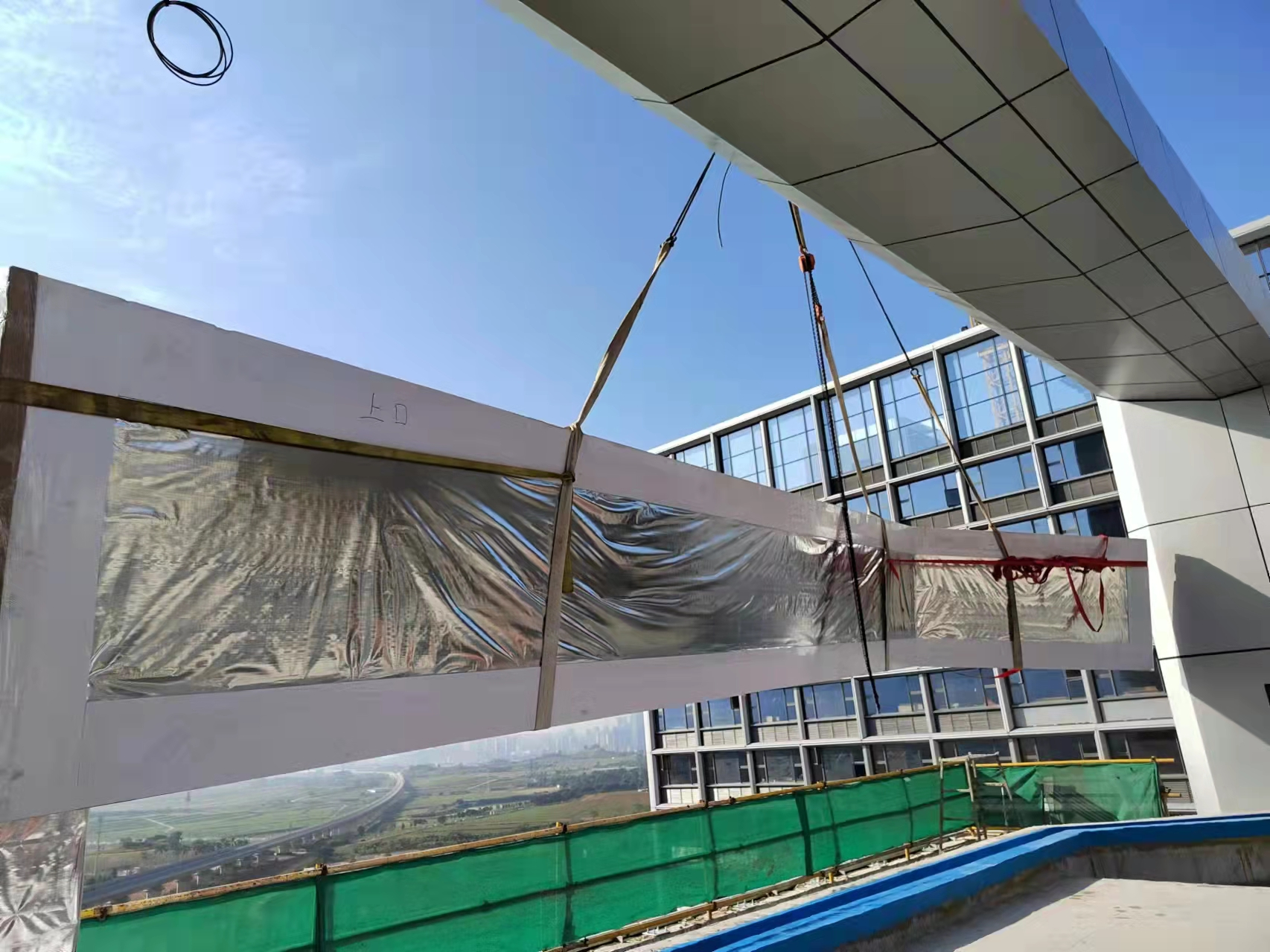 Acrylic swimming pool - installation LEYU Акриловый бассейн - установка LEYU